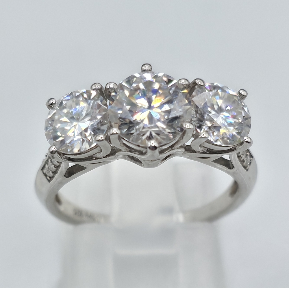 NWOT Stunning 3.2 Carat  Genuine Moissanite Trilogy Ring